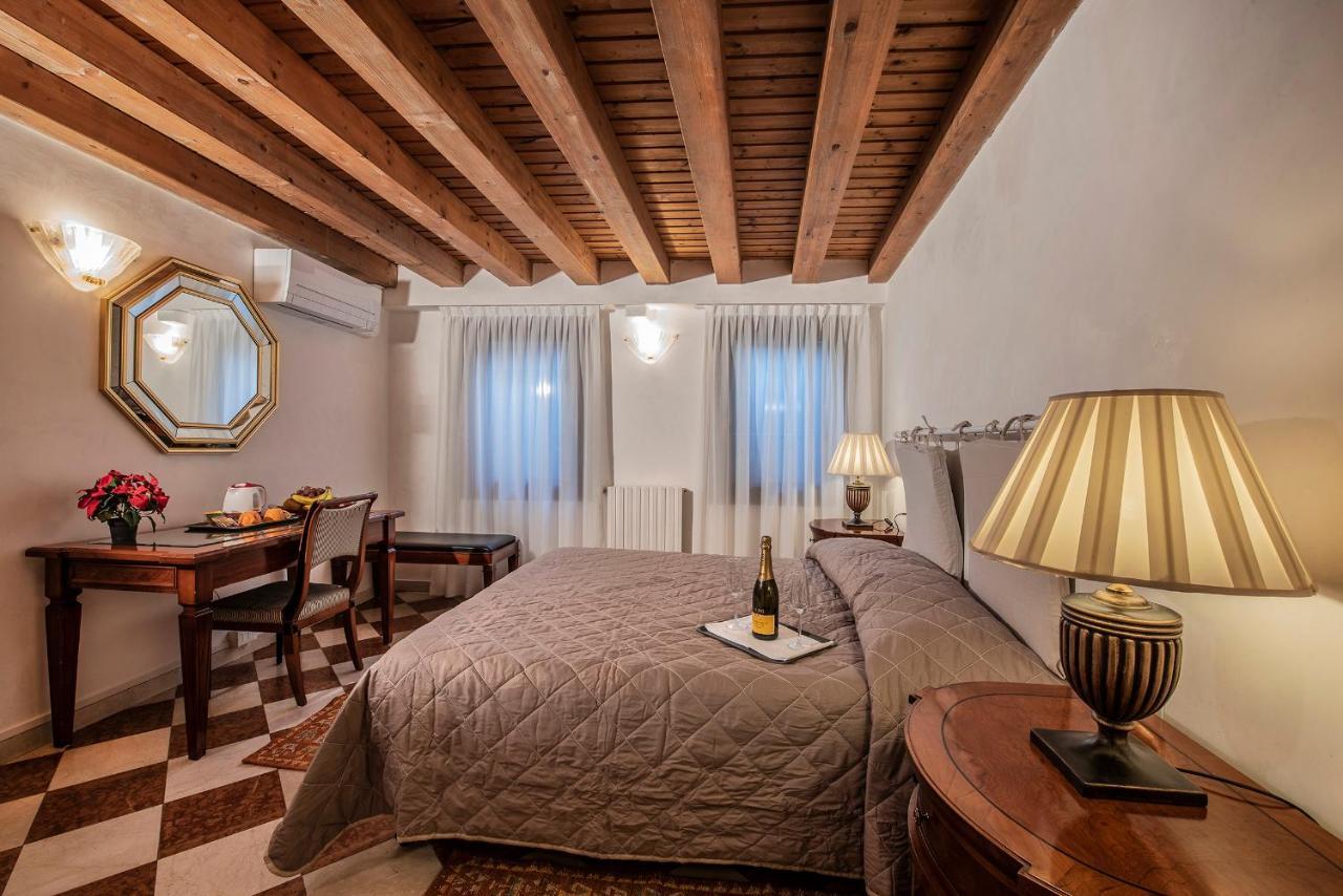 Anzolo Palace - Rooms & Apartments Venice Exterior photo